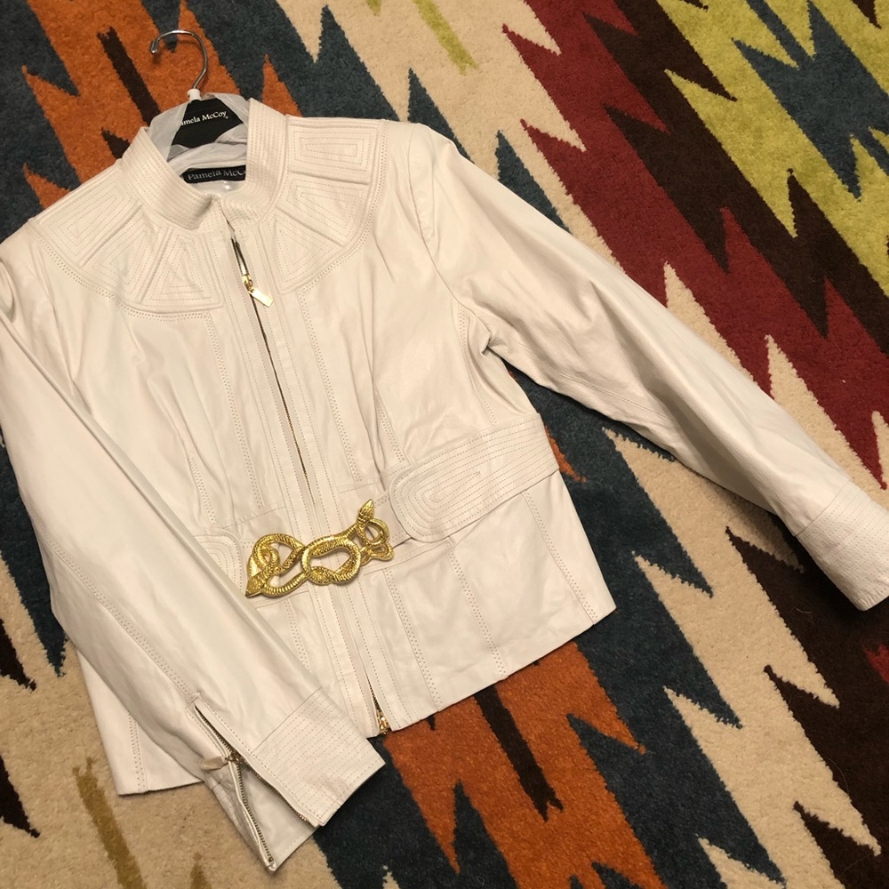 GORGEOUS WHITE LEATHER JACKET